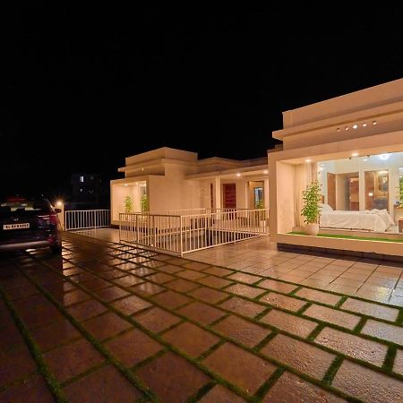 Glen Castle Vagamon Pool Resort By Voye Homes Exteriör bild