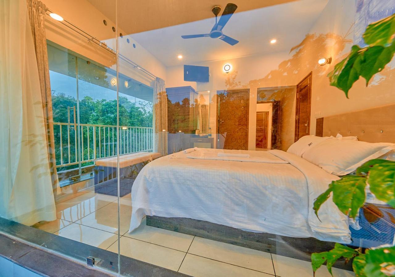 Glen Castle Vagamon Pool Resort By Voye Homes Exteriör bild