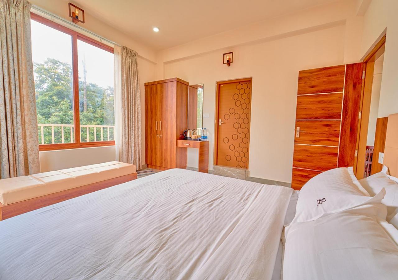 Glen Castle Vagamon Pool Resort By Voye Homes Exteriör bild