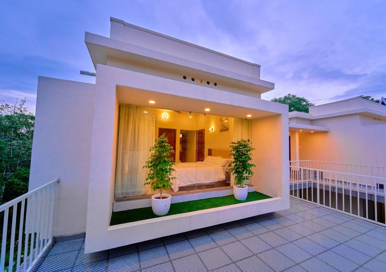 Glen Castle Vagamon Pool Resort By Voye Homes Exteriör bild