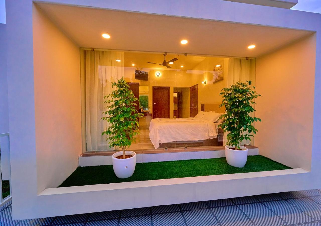 Glen Castle Vagamon Pool Resort By Voye Homes Exteriör bild