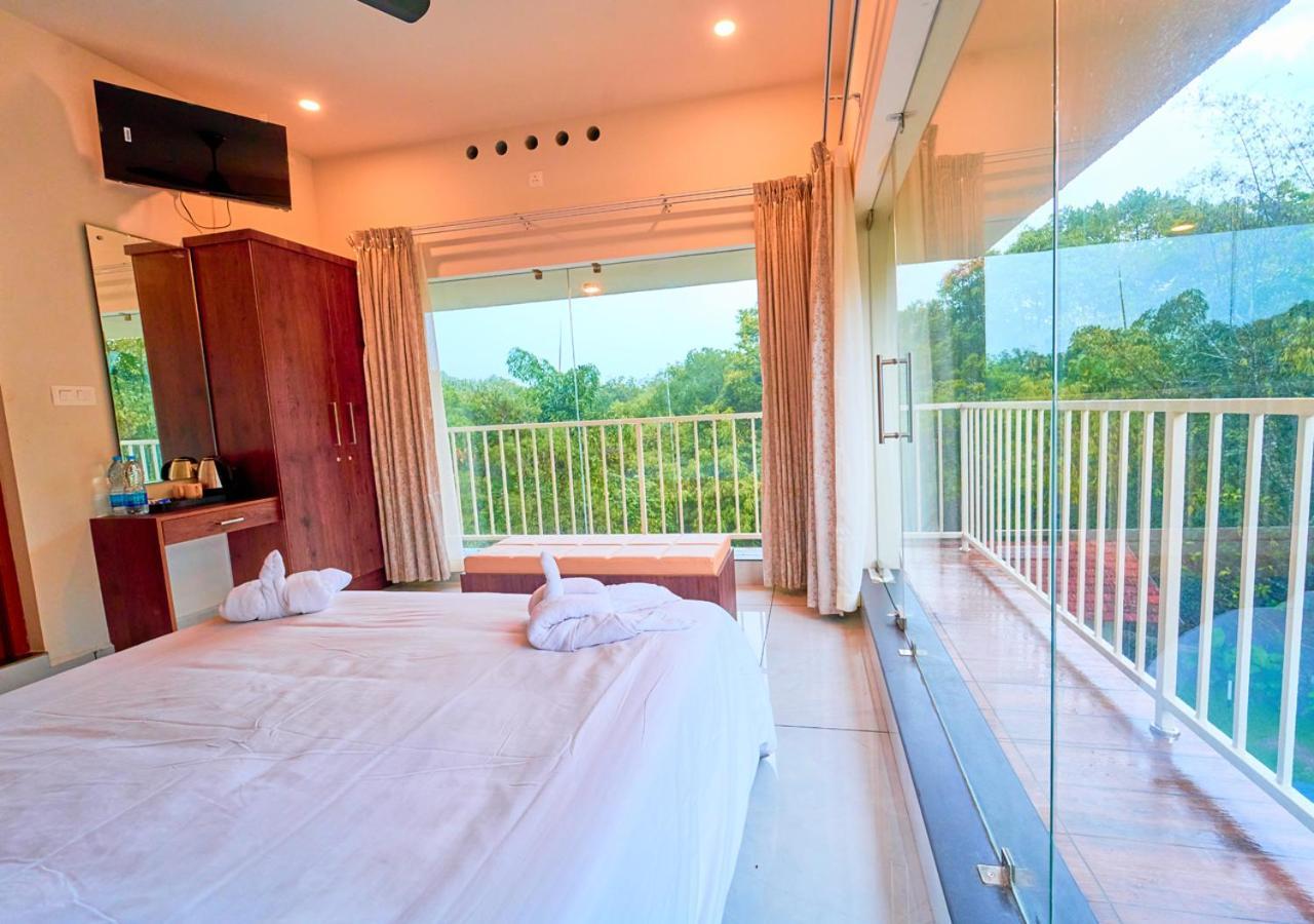 Glen Castle Vagamon Pool Resort By Voye Homes Exteriör bild