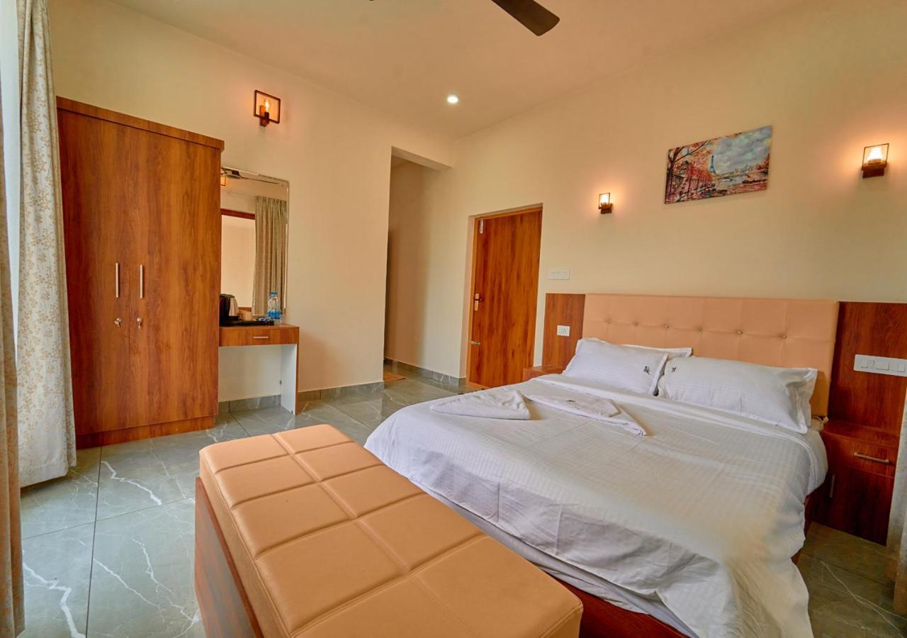Glen Castle Vagamon Pool Resort By Voye Homes Exteriör bild