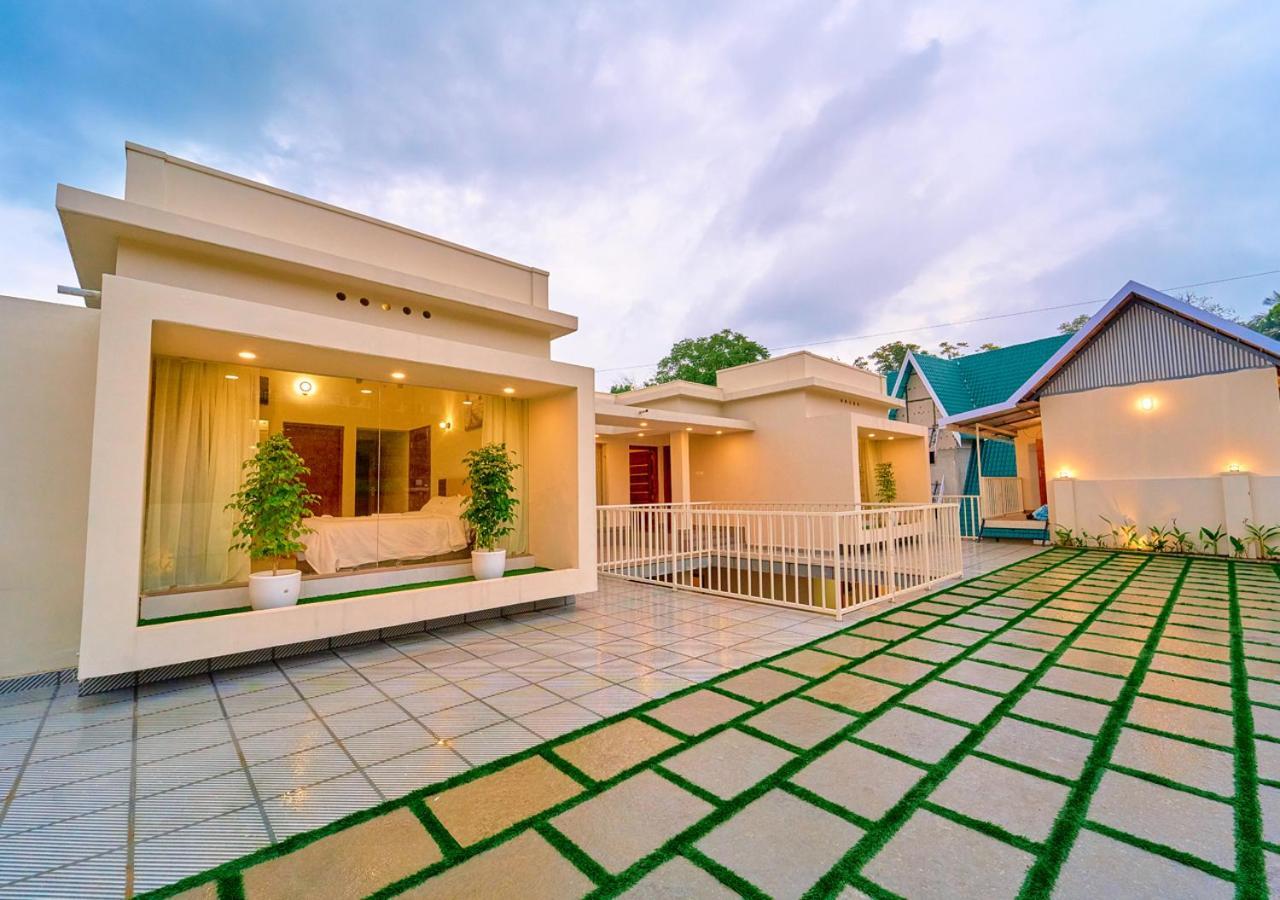 Glen Castle Vagamon Pool Resort By Voye Homes Exteriör bild