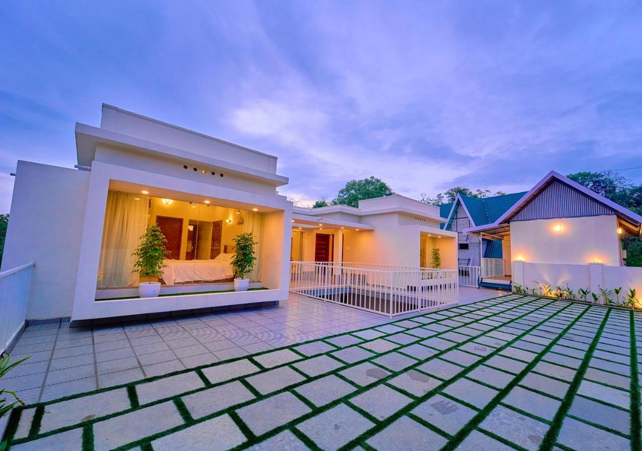 Glen Castle Vagamon Pool Resort By Voye Homes Exteriör bild