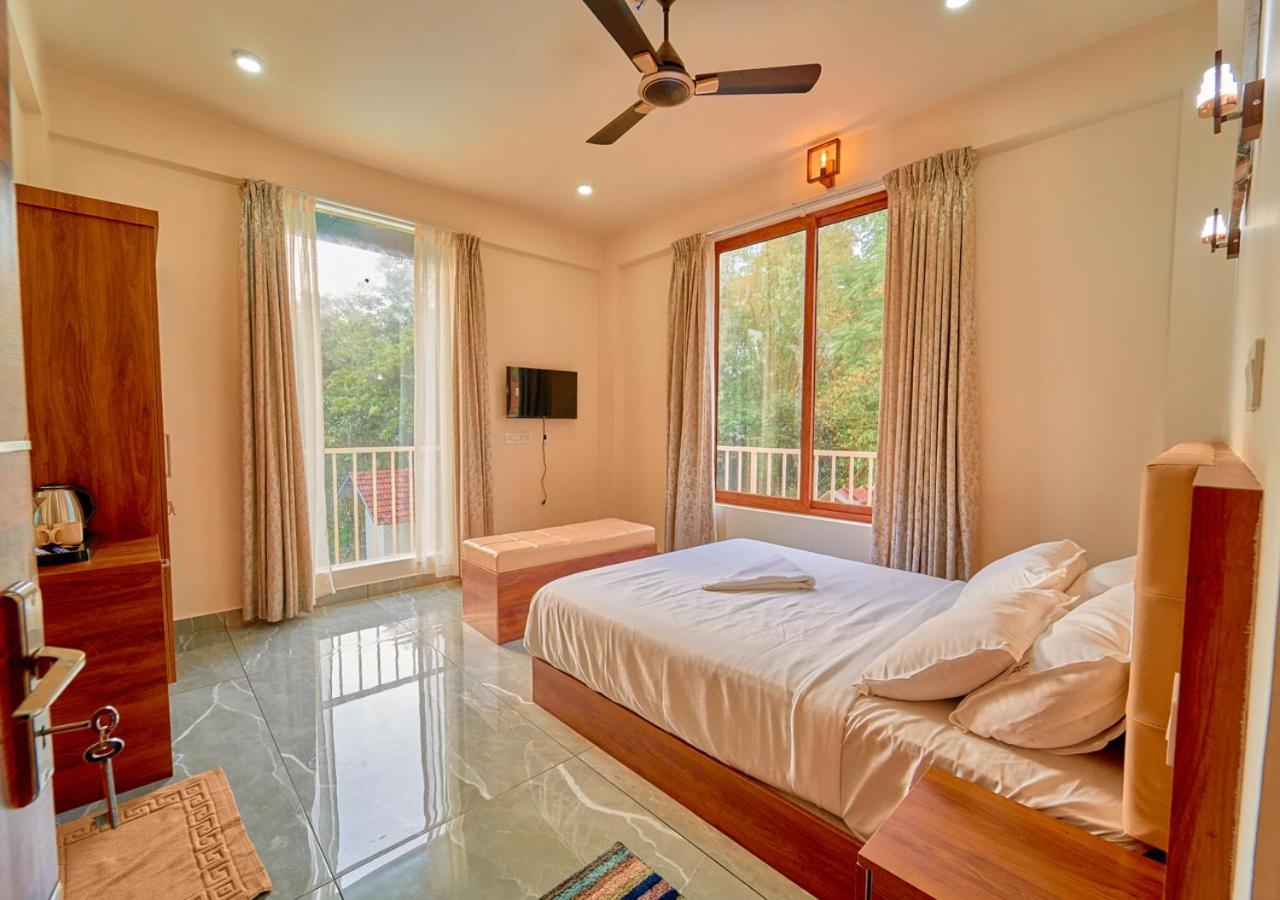 Glen Castle Vagamon Pool Resort By Voye Homes Exteriör bild