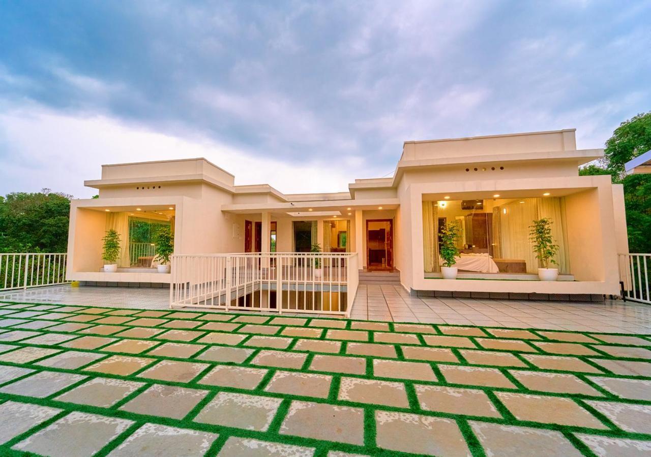 Glen Castle Vagamon Pool Resort By Voye Homes Exteriör bild
