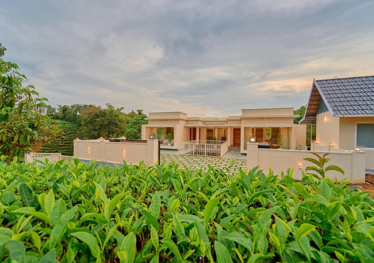 Glen Castle Vagamon Pool Resort By Voye Homes Exteriör bild