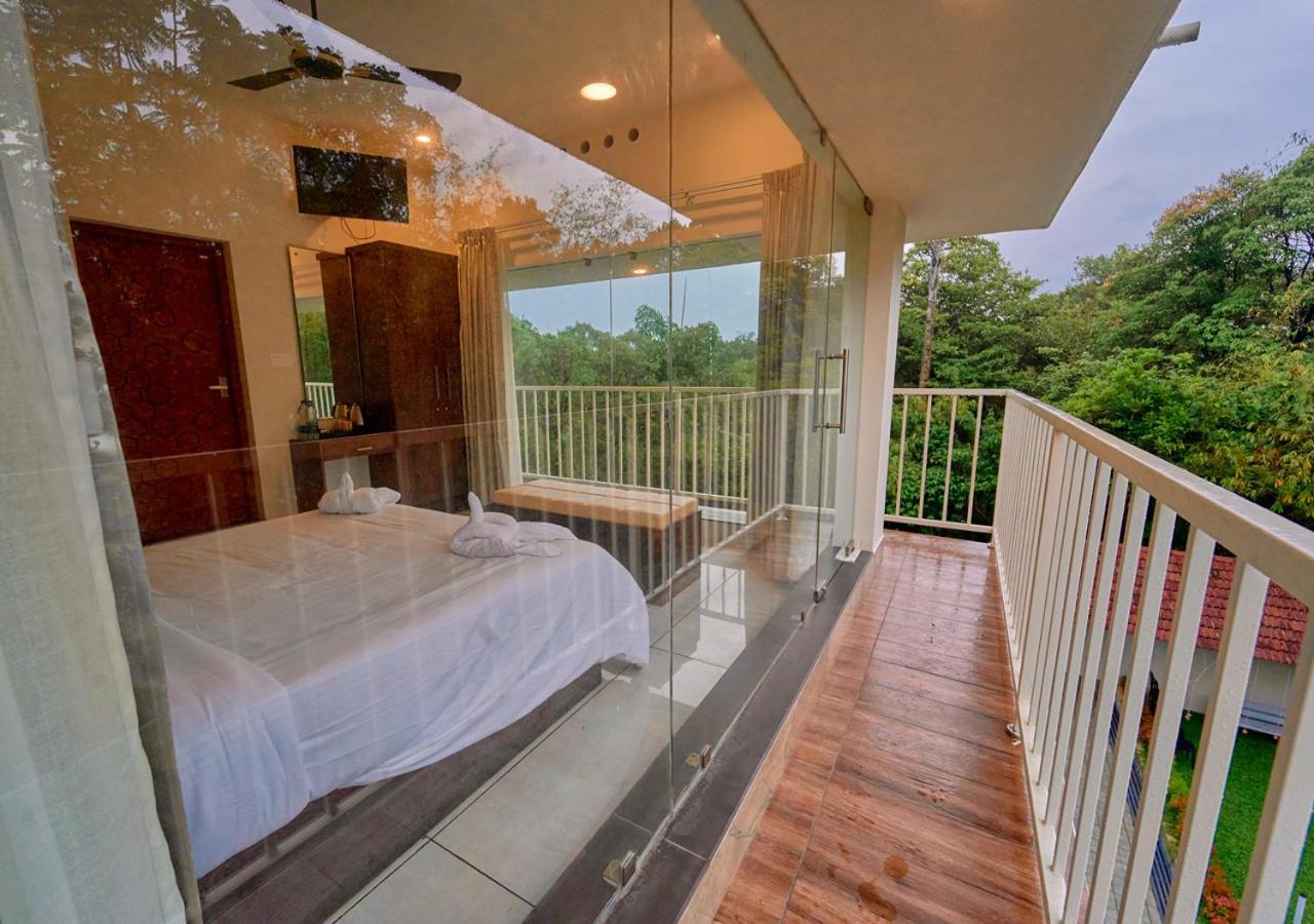 Glen Castle Vagamon Pool Resort By Voye Homes Exteriör bild