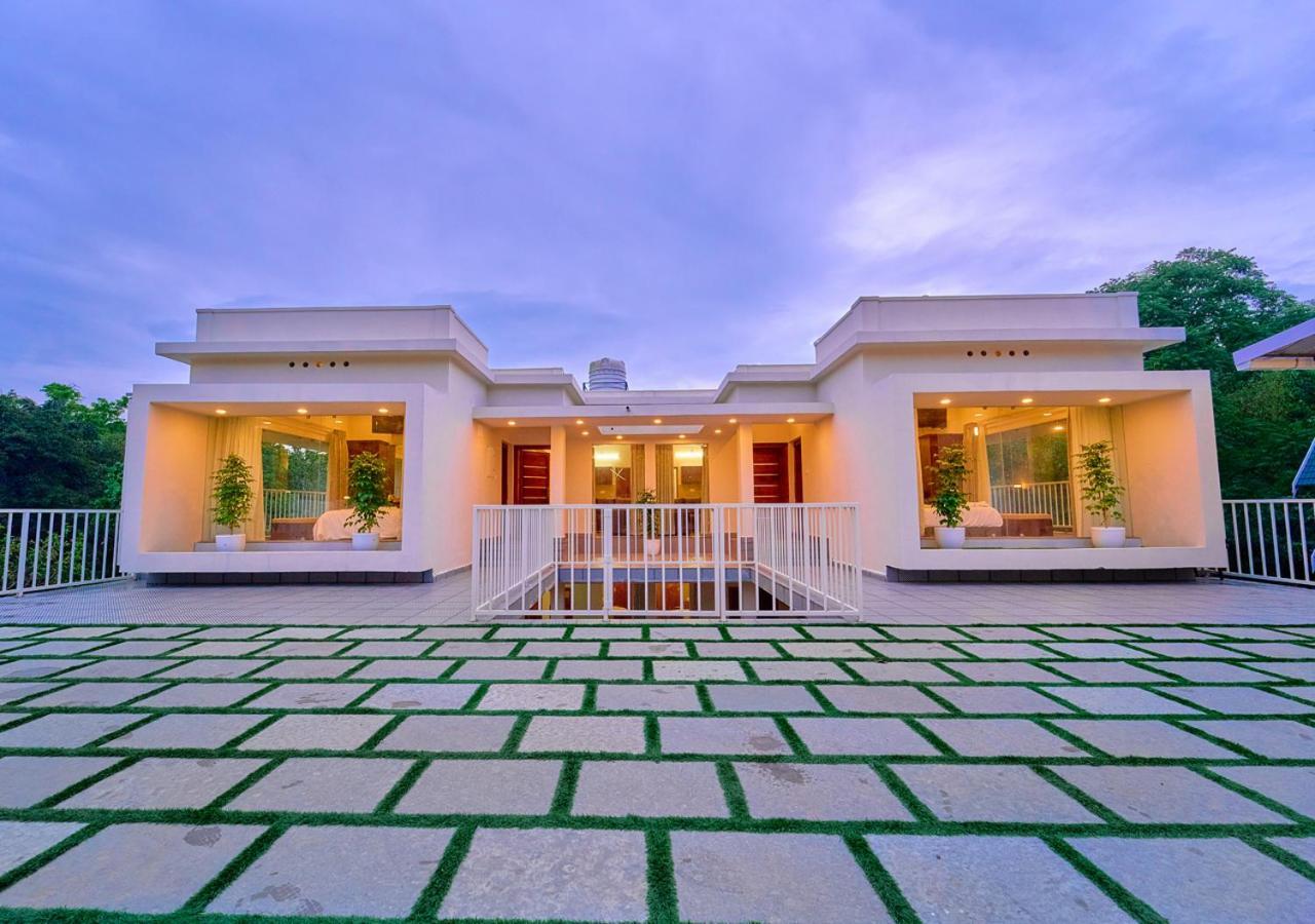 Glen Castle Vagamon Pool Resort By Voye Homes Exteriör bild