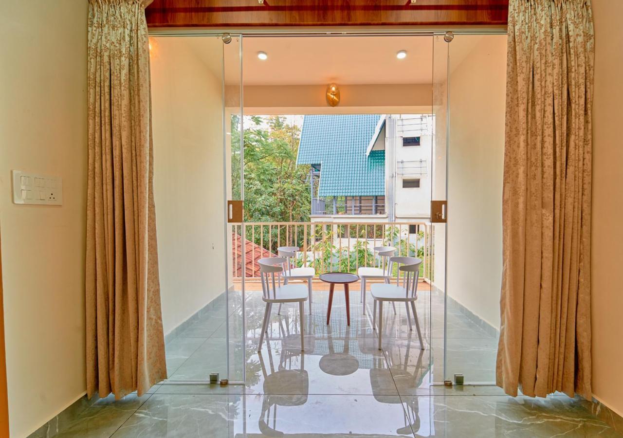Glen Castle Vagamon Pool Resort By Voye Homes Exteriör bild