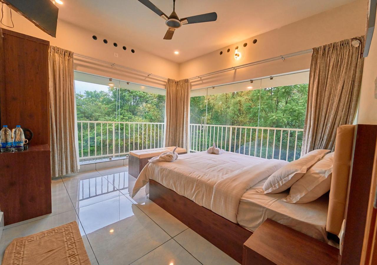 Glen Castle Vagamon Pool Resort By Voye Homes Exteriör bild